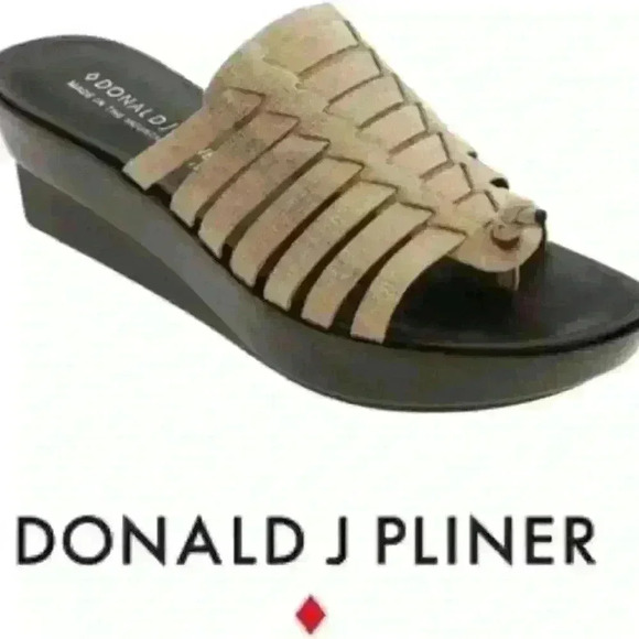 Donald J Pliner Cissy Gold Wedge Sandals Size - 9.5 - Picture 1 of 7
